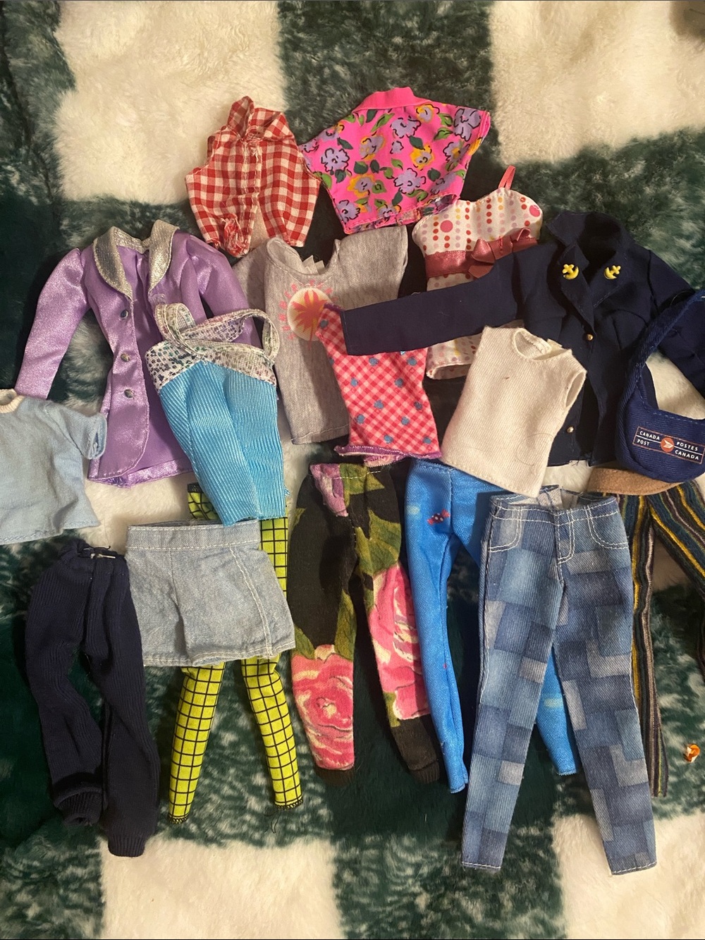 (18 pieces) Barbie Doll Clothes LOT